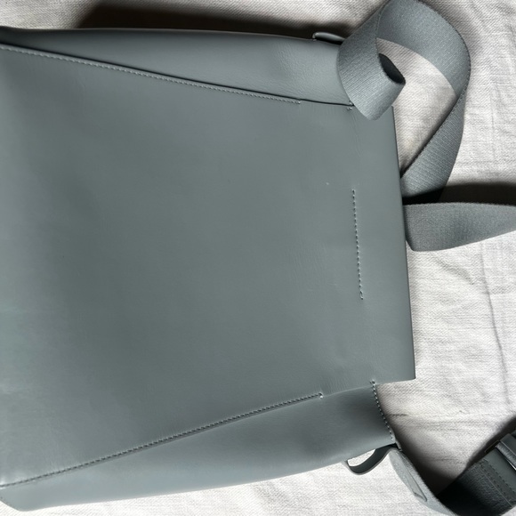 *last week - moving sale* Everlane Blue Form Bag - Picture 7 of 8
